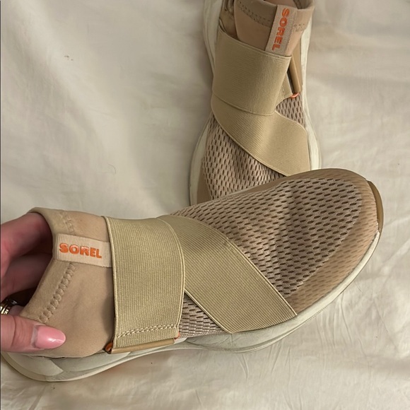 SOREL beige ceramic Explorer Defy Mid Shoe - Women's size 9.5! - Picture 9 of 13